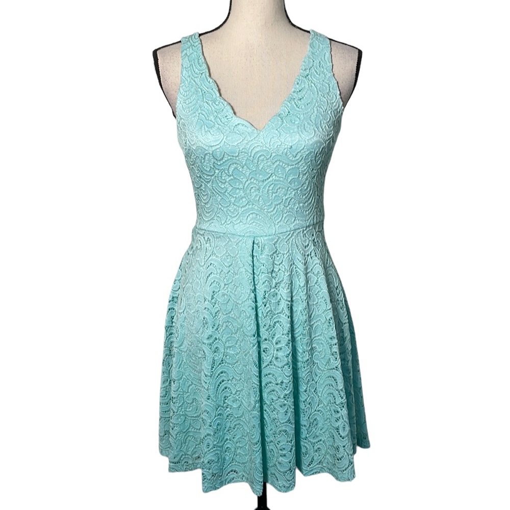 B. Darlin Aquamarine Blue V-Neck Sleeveless Tie Back Mini Dress 7/8